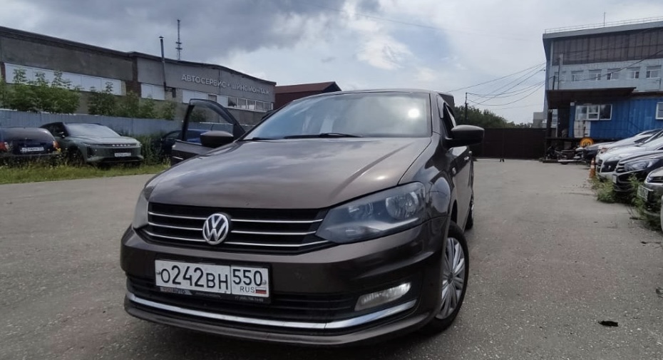 VOLKSWAGEN Polo 1.6AT