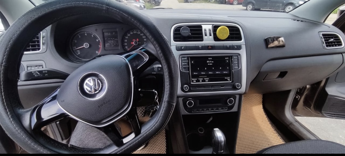 VOLKSWAGEN Polo 1.6AT