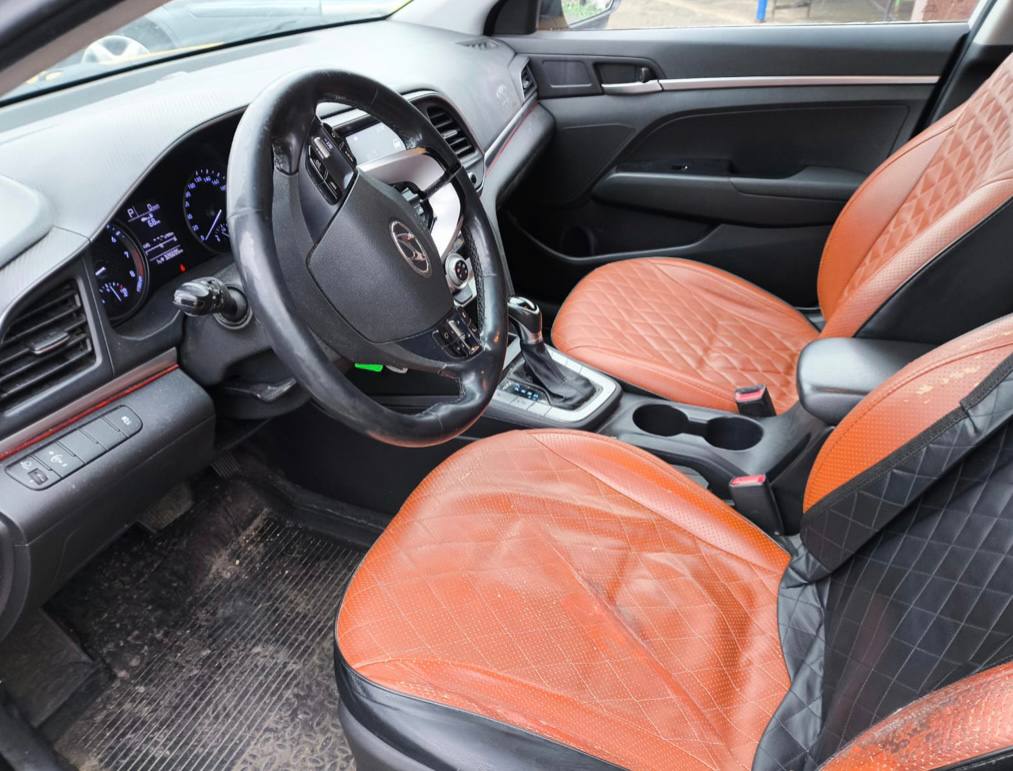 HYUNDAI Elantra