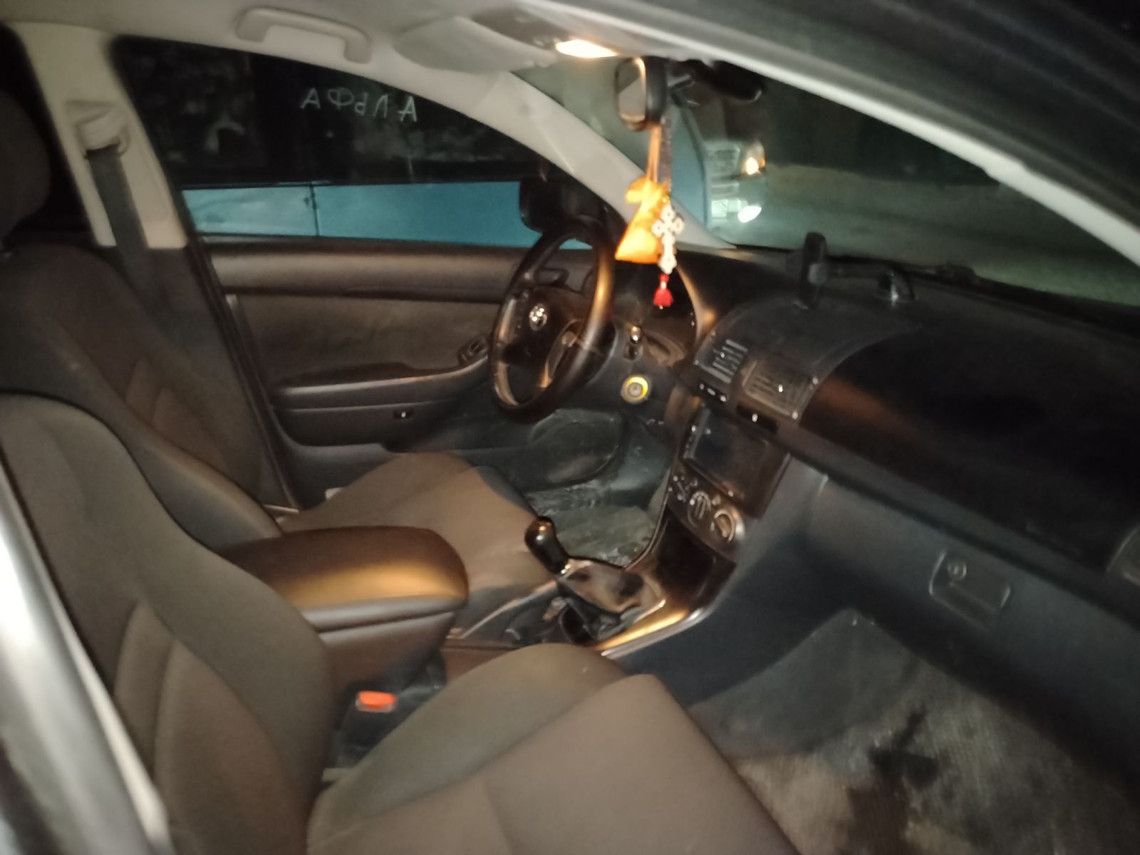 тойота авенсис 1,8МТ-ОМСК