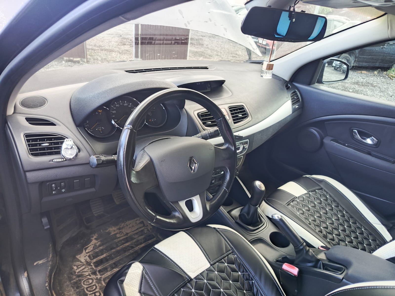 Renault Megan 3, 1.6АТ